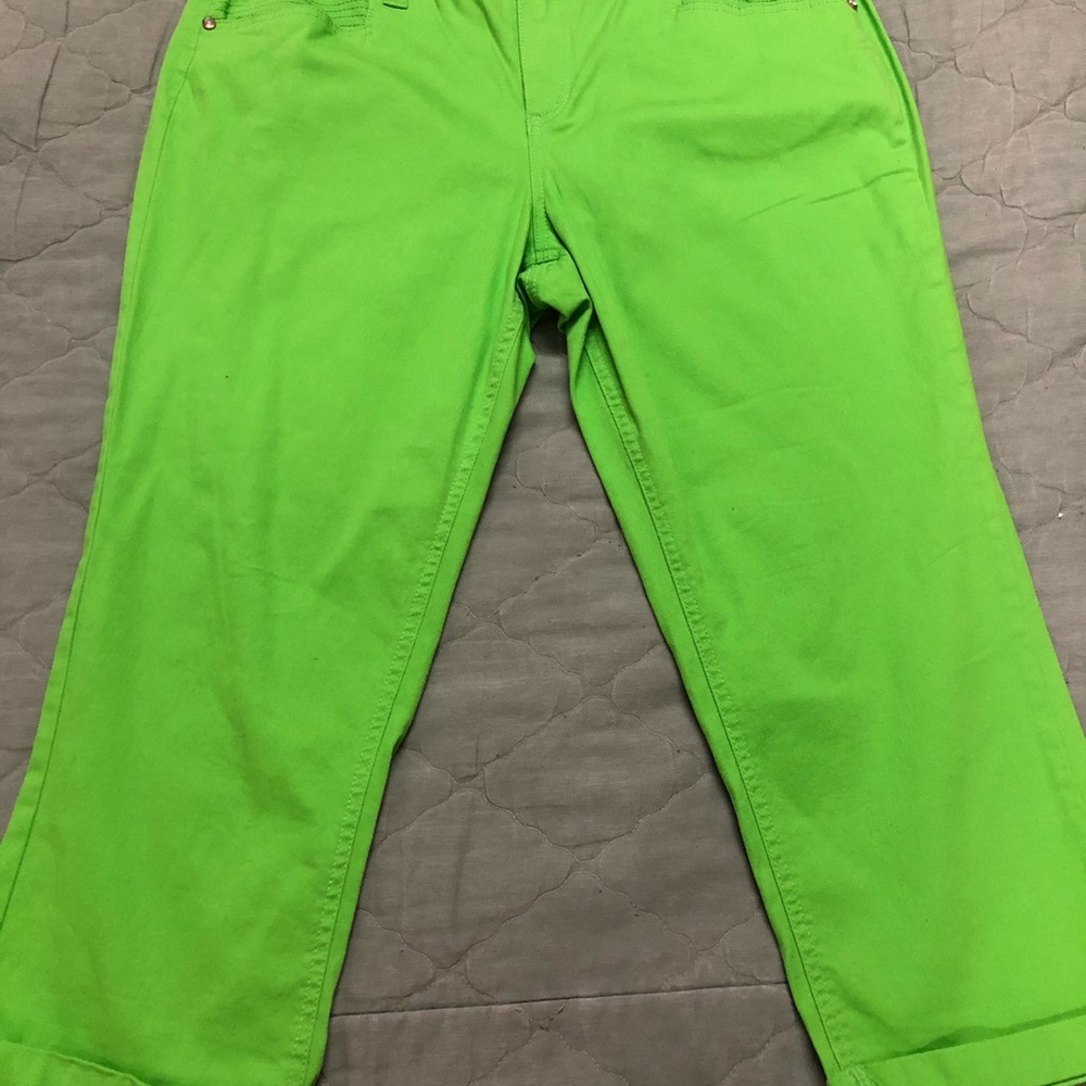 New Directions Capris - Picture 2 of 7